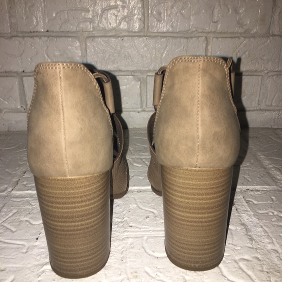 Heels - Picture 2 of 4